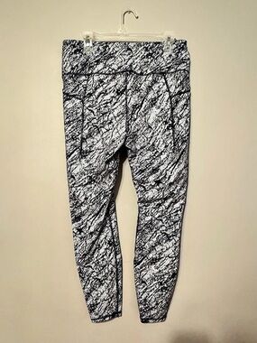 Fall in Motion (Target) Abstract Pattern Leggings in Black & White size L